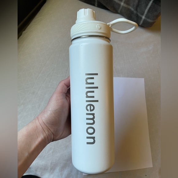 Lululemon Back To Life sport bottle white 24oz - Picture 2 of 5
